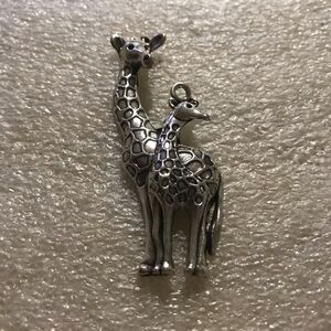 Silver Giraffe Pendant